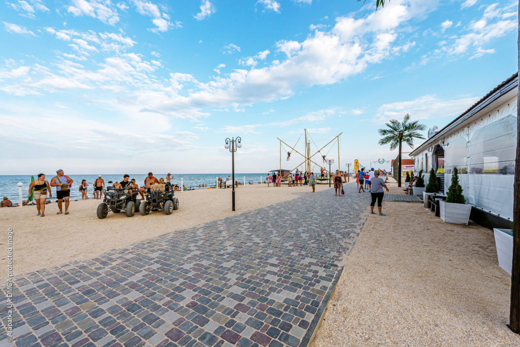 Центральный пляж Счастливцево