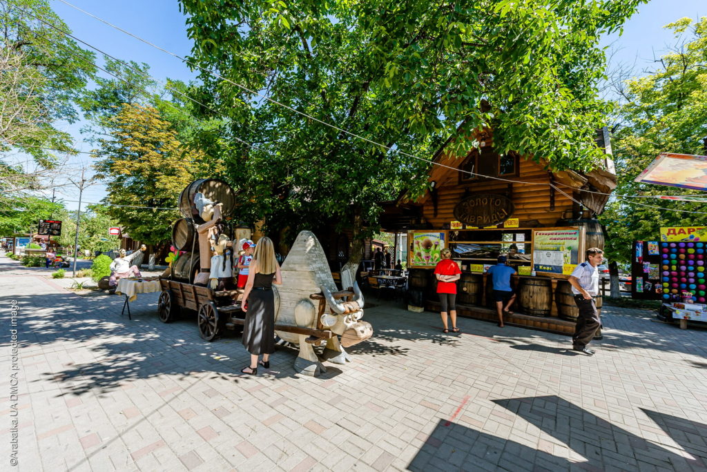 Аллея Сказок в Геническе